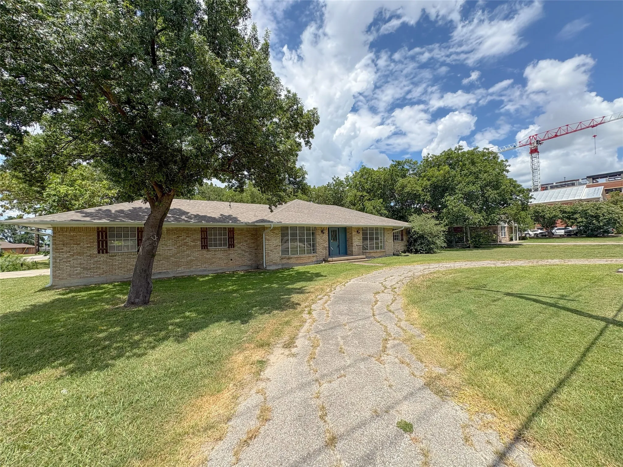 Single Family Residence For Rent in Collin County , 511 W Walnut Street, Celina, Texas 75009, 3 Bedrooms, 2 Bathrooms, 2 Garage spaces, 2,030 Sqft, built in 1970, Price $2,200, mls#21331155, Real Estate Agent in Celina, Homes For Rent in Collin county, Homes For Rent in Celina, Realtor in Celina Texas, Real Estate Brokerage Independent Realty Texas, Luminita Cordes Realtor