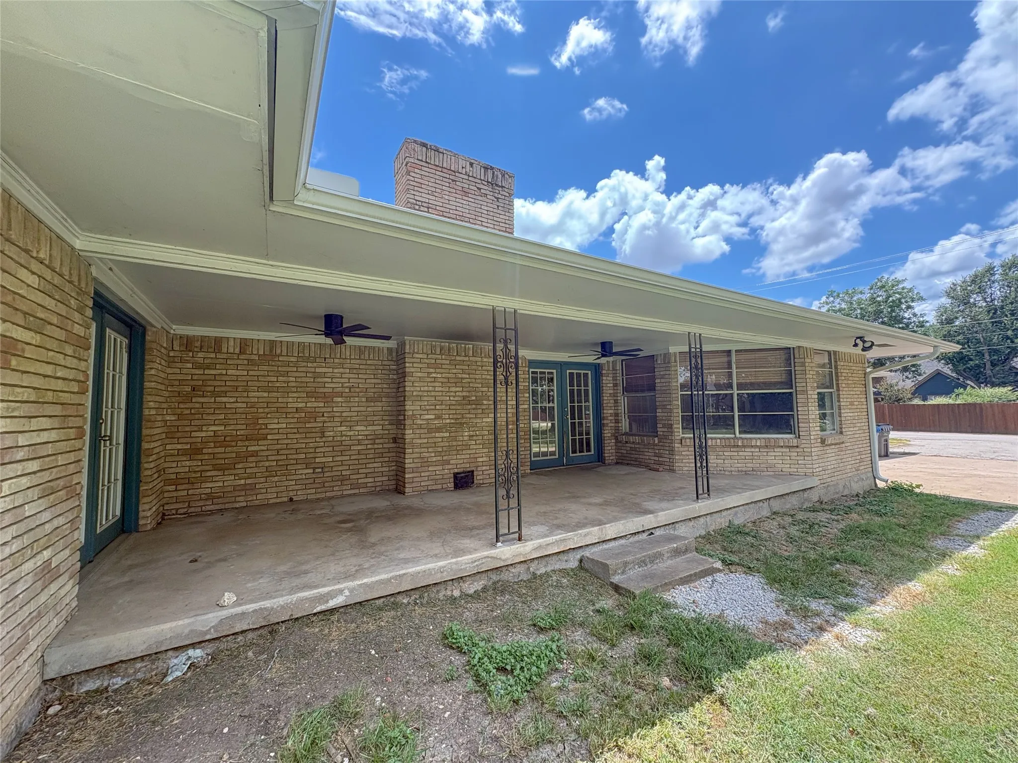 Single Family Residence For Rent in Collin County , 511 W Walnut Street, Celina, Texas 75009, 3 Bedrooms, 2 Bathrooms, 2 Garage spaces, 2,030 Sqft, built in 1970, Price $2,200, mls#21331155, Real Estate Agent in Celina, Homes For Rent in Collin county, Homes For Rent in Celina, Realtor in Celina Texas, Real Estate Brokerage Independent Realty Texas, Luminita Cordes Realtor