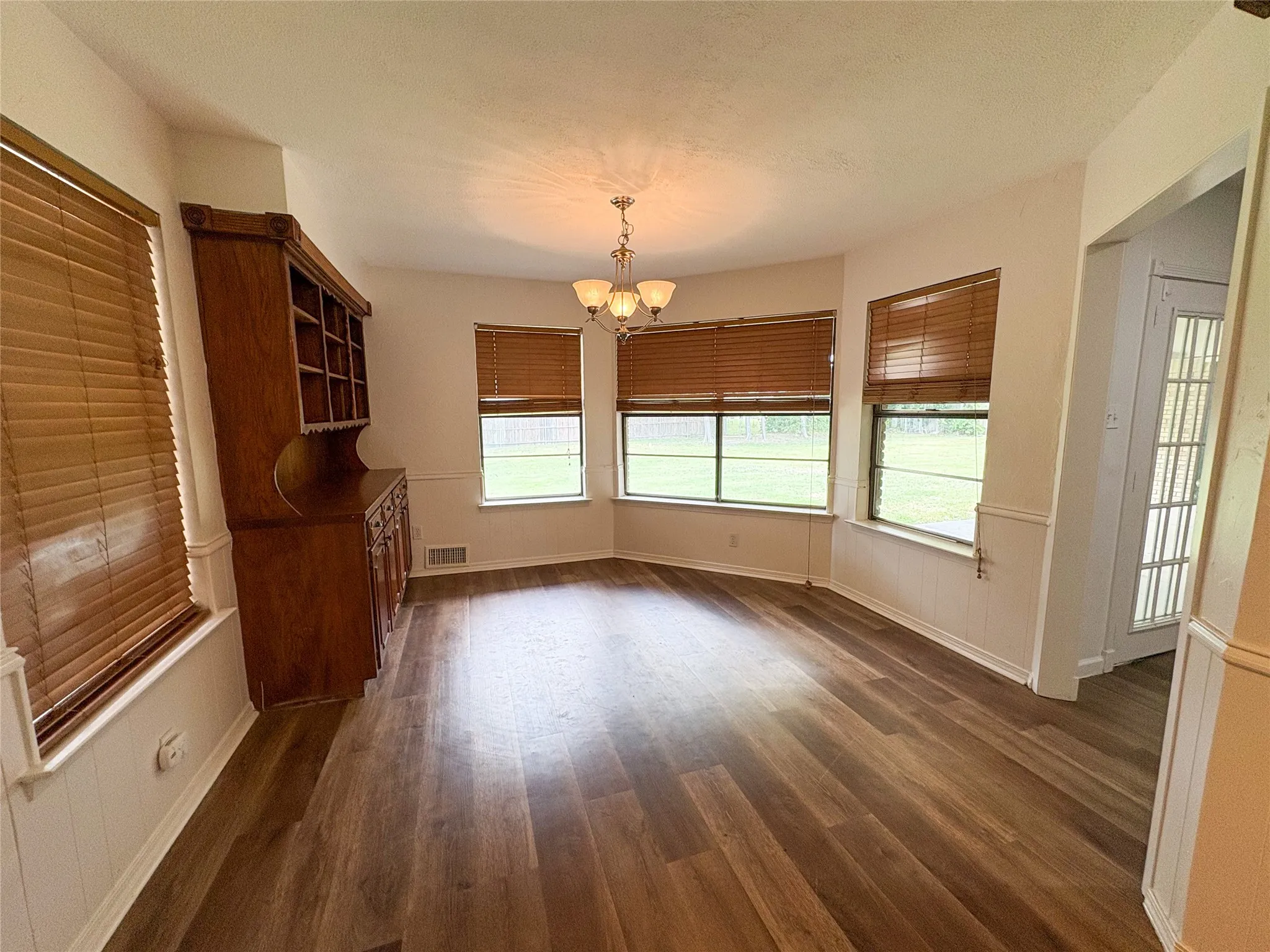 Single Family Residence For Rent in Collin County , 511 W Walnut Street, Celina, Texas 75009, 3 Bedrooms, 2 Bathrooms, 2 Garage spaces, 2,030 Sqft, built in 1970, Price $2,200, mls#21331155, Real Estate Agent in Celina, Homes For Rent in Collin county, Homes For Rent in Celina, Realtor in Celina Texas, Real Estate Brokerage Independent Realty Texas, Luminita Cordes Realtor