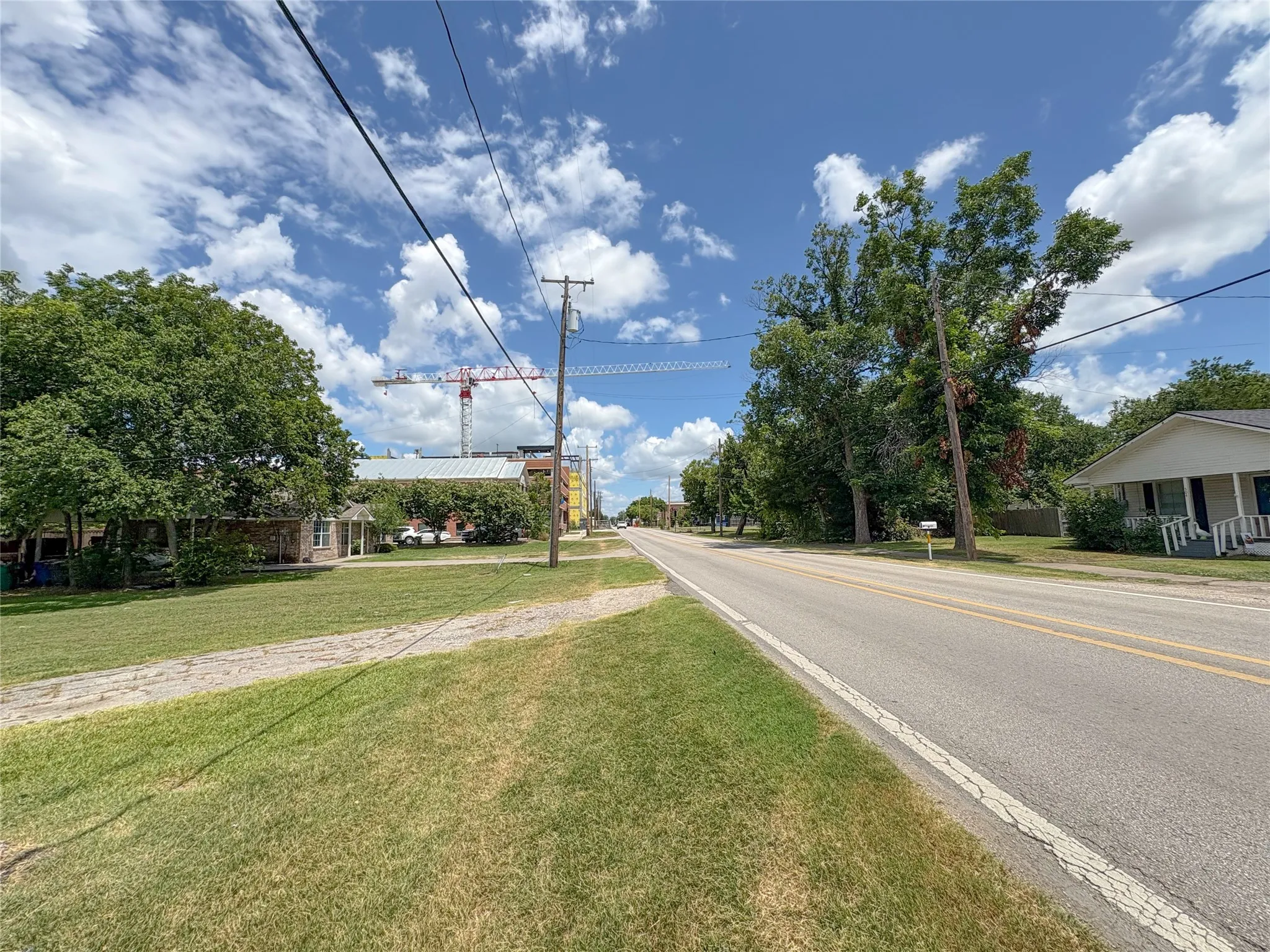 Single Family Residence For Rent in Collin County , 511 W Walnut Street, Celina, Texas 75009, 3 Bedrooms, 2 Bathrooms, 2 Garage spaces, 2,030 Sqft, built in 1970, Price $2,200, mls#21331155, Real Estate Agent in Celina, Homes For Rent in Collin county, Homes For Rent in Celina, Realtor in Celina Texas, Real Estate Brokerage Independent Realty Texas, Luminita Cordes Realtor