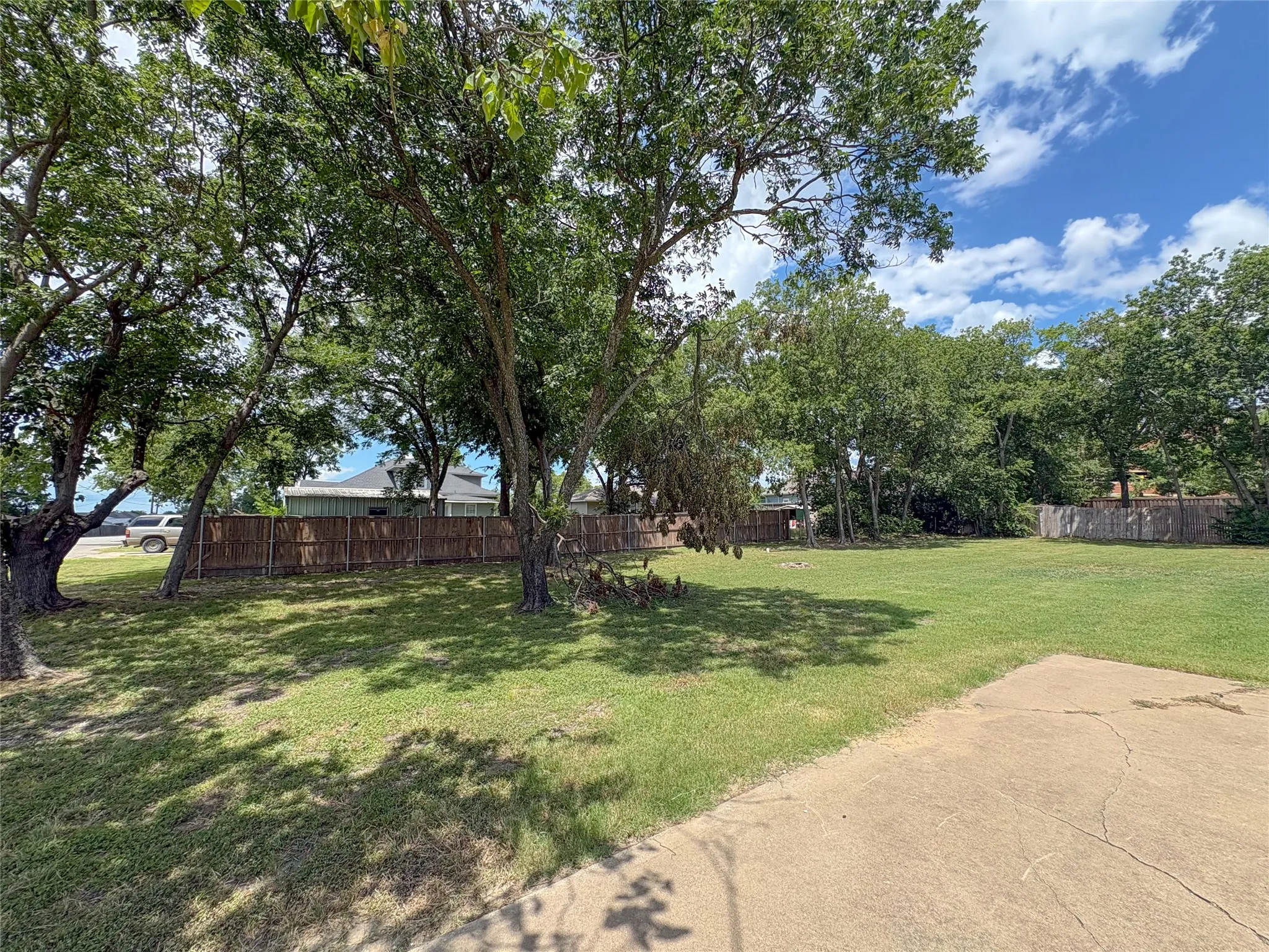 Single Family Residence For Rent in Collin County , 511 W Walnut Street, Celina, Texas 75009, 3 Bedrooms, 2 Bathrooms, 2 Garage spaces, 2,030 Sqft, built in 1970, Price $2,200, mls#21331155, Real Estate Agent in Celina, Homes For Rent in Collin county, Homes For Rent in Celina, Realtor in Celina Texas, Real Estate Brokerage Independent Realty Texas, Luminita Cordes Realtor