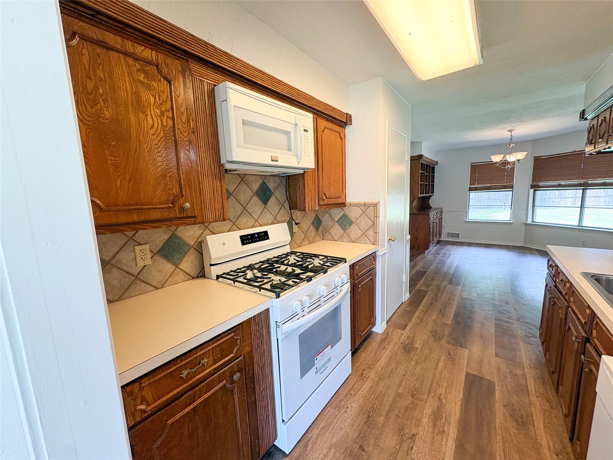 Single Family Residence For Rent in Collin County , 511 W Walnut Street, Celina, Texas 75009, 3 Bedrooms, 2 Bathrooms, 2 Garage spaces, 2,030 Sqft, built in 1970, Price $2,200, mls#21331155, Real Estate Agent in Celina, Homes For Rent in Collin county, Homes For Rent in Celina, Realtor in Celina Texas, Real Estate Brokerage Independent Realty Texas, Luminita Cordes Realtor