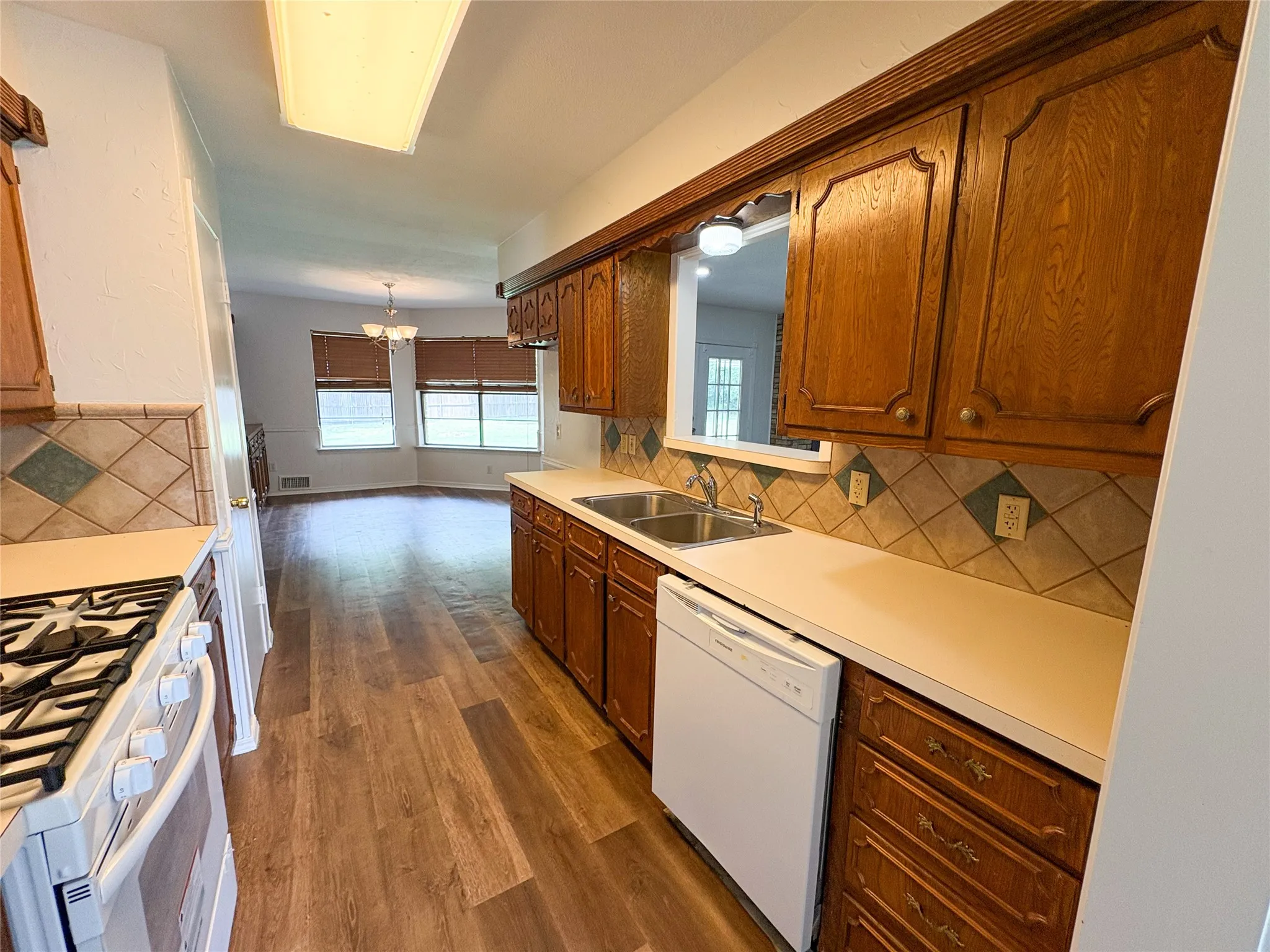 Single Family Residence For Rent in Collin County , 511 W Walnut Street, Celina, Texas 75009, 3 Bedrooms, 2 Bathrooms, 2 Garage spaces, 2,030 Sqft, built in 1970, Price $2,200, mls#21331155, Real Estate Agent in Celina, Homes For Rent in Collin county, Homes For Rent in Celina, Realtor in Celina Texas, Real Estate Brokerage Independent Realty Texas, Luminita Cordes Realtor