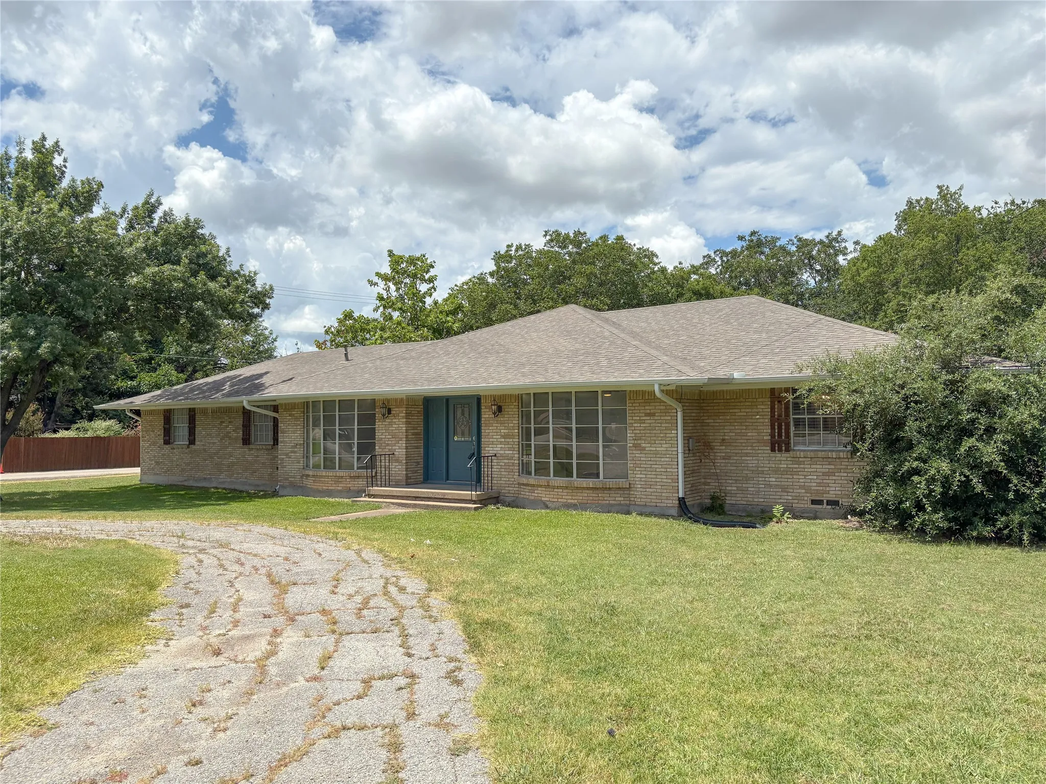 Single Family Residence For Rent in Collin County , 511 W Walnut Street, Celina, Texas 75009, 3 Bedrooms, 2 Bathrooms, 2 Garage spaces, 2,030 Sqft, built in 1970, Price $2,200, mls#21331155, Real Estate Agent in Celina, Homes For Rent in Collin county, Homes For Rent in Celina, Realtor in Celina Texas, Real Estate Brokerage Independent Realty Texas, Luminita Cordes Realtor
