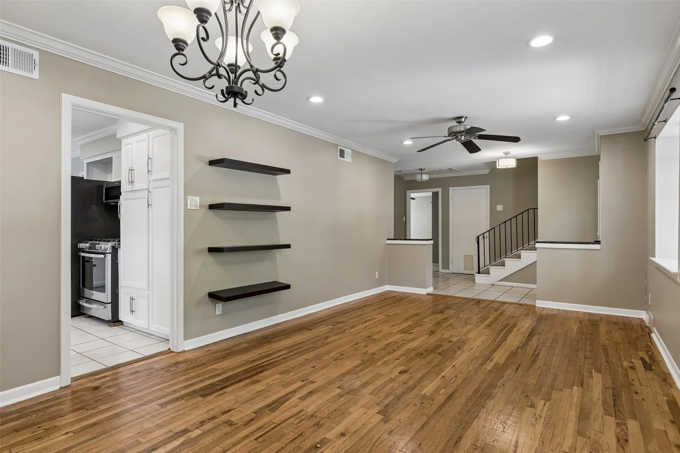 Single Family Residence For Sale in Dallas County , 703 S Weatherred Drive, Richardson, Texas 75080, 3 Bedroom, 2 Bathroom, 2 Garage spaces, 2,030 Sqft, built in 1957, mls#21322299, Real Estate Agent in Richardson, Homes For Sale in Dallas county, Homes For Sale in Richardson, Realtor in Richardson Texas, Real Estate Brokerage Independent Realty Texas, Luminita Cordes Realtor