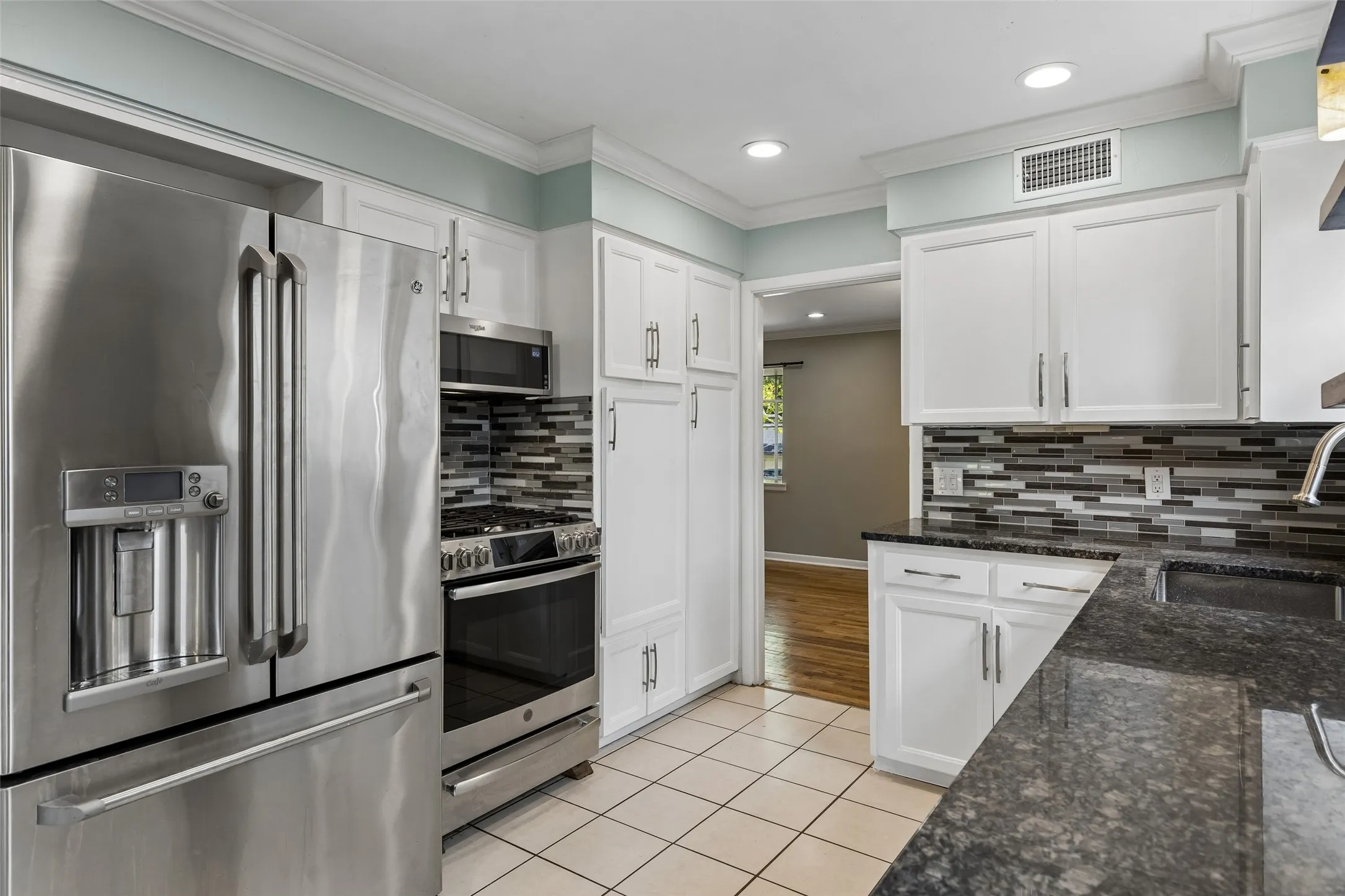 Single Family Residence For Sale in Dallas County , 703 S Weatherred Drive, Richardson, Texas 75080, 3 Bedroom, 2 Bathroom, 2 Garage spaces, 2,030 Sqft, built in 1957, mls#21322299, Real Estate Agent in Richardson, Homes For Sale in Dallas county, Homes For Sale in Richardson, Realtor in Richardson Texas, Real Estate Brokerage Independent Realty Texas, Luminita Cordes Realtor