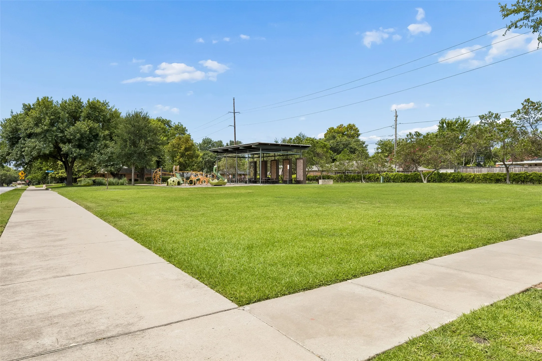 Single Family Residence For Sale in Dallas County , 703 S Weatherred Drive, Richardson, Texas 75080, 3 Bedroom, 2 Bathroom, 2 Garage spaces, 2,030 Sqft, built in 1957, mls#21322299, Real Estate Agent in Richardson, Homes For Sale in Dallas county, Homes For Sale in Richardson, Realtor in Richardson Texas, Real Estate Brokerage Independent Realty Texas, Luminita Cordes Realtor