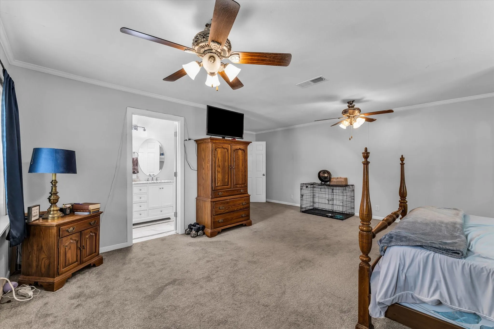 Spacious room featuring neutral carpeting and light gray walls