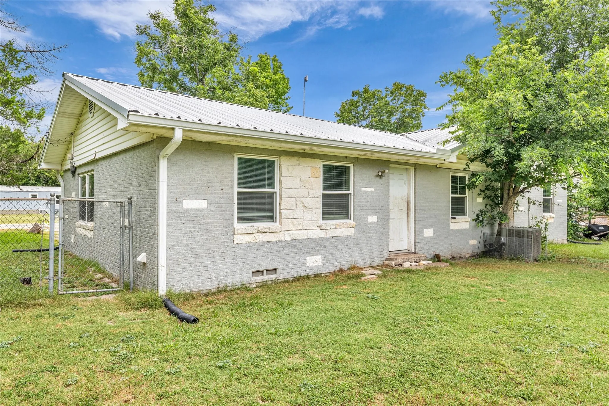 Single Family Residence For Sale in Mc Lennan County , 610 E Limestone Avenue, Mart, Texas 76664, 3 Bedrooms, 2 Bathrooms, Garage spaces, 1,624 Sqft, built in 1959, Price $245,000, mls#21321914, Real Estate Agent in Mart, Homes For Sale in Mc Lennan county, Homes For Sale in Mart, Realtor in Mart Texas, Real Estate Brokerage Independent Realty Texas, Luminita Cordes Realtor