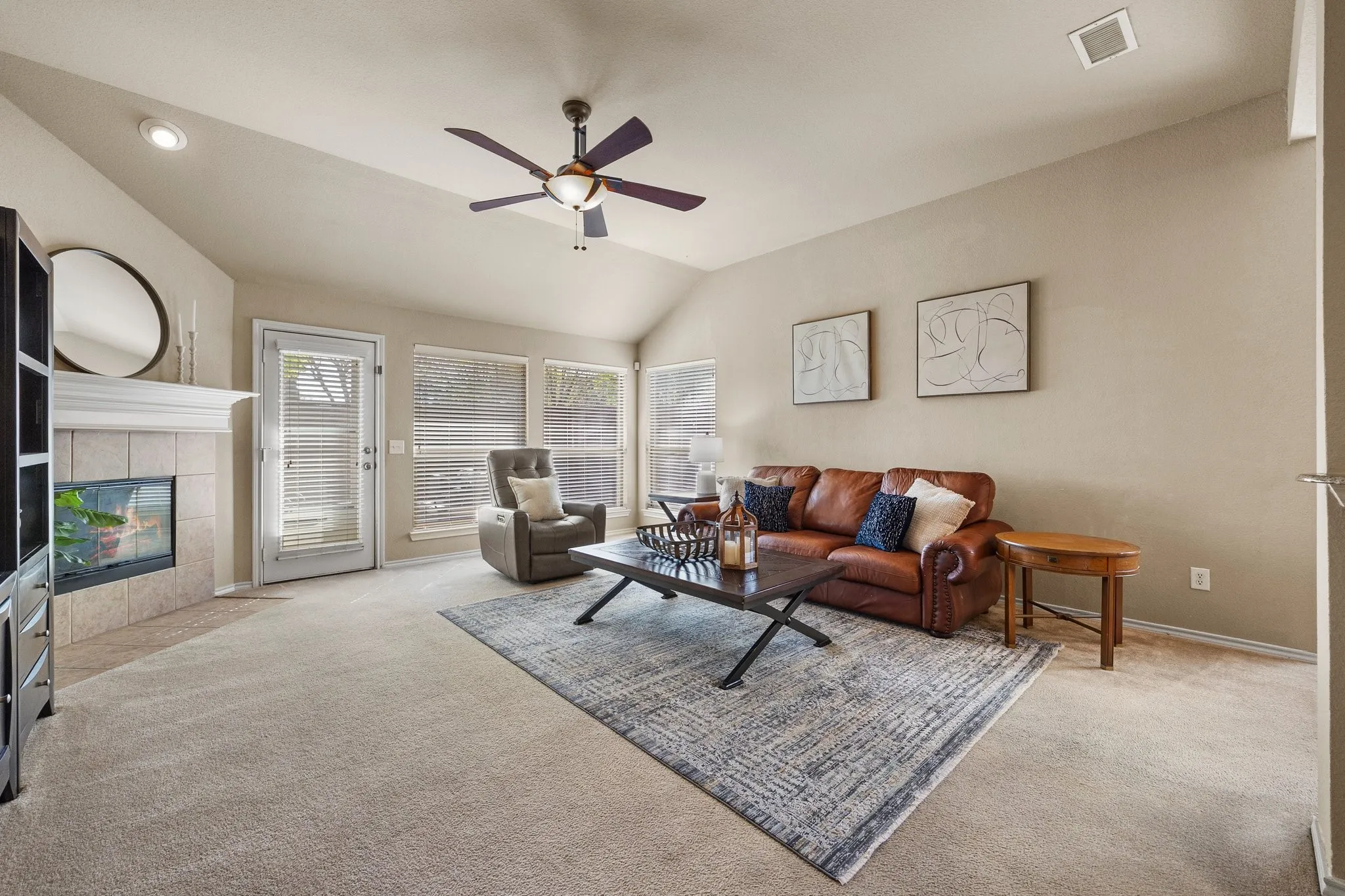 Single Family Residence For Sale in Denton County , 8492 Liverpool Lane, Frisco, Texas 75036, 4 Bedroom, 4 Bathroom, 2 Garage spaces, 3,263 Sqft, built in 2005, mls#21331727, Real Estate Agent in Frisco, Homes For Sale in Denton county, Homes For Sale in Frisco, Realtor in Frisco Texas, Real Estate Brokerage Independent Realty Texas, Luminita Cordes Realtor