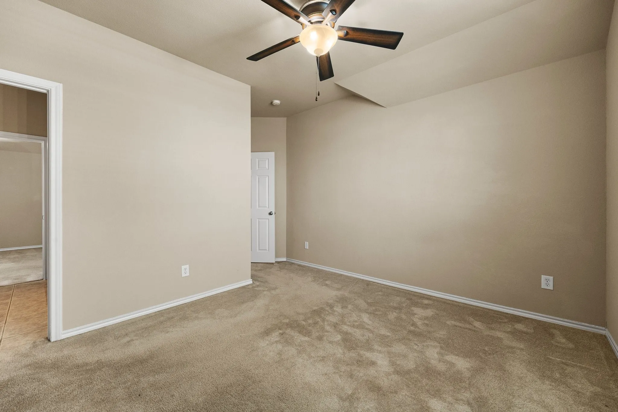 Single Family Residence For Sale in Denton County , 8492 Liverpool Lane, Frisco, Texas 75036, 4 Bedroom, 4 Bathroom, 2 Garage spaces, 3,263 Sqft, built in 2005, mls#21331727, Real Estate Agent in Frisco, Homes For Sale in Denton county, Homes For Sale in Frisco, Realtor in Frisco Texas, Real Estate Brokerage Independent Realty Texas, Luminita Cordes Realtor