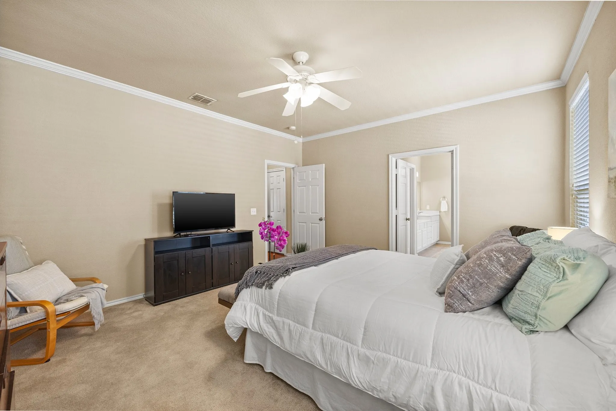 Single Family Residence For Sale in Denton County , 8492 Liverpool Lane, Frisco, Texas 75036, 4 Bedroom, 4 Bathroom, 2 Garage spaces, 3,263 Sqft, built in 2005, mls#21331727, Real Estate Agent in Frisco, Homes For Sale in Denton county, Homes For Sale in Frisco, Realtor in Frisco Texas, Real Estate Brokerage Independent Realty Texas, Luminita Cordes Realtor