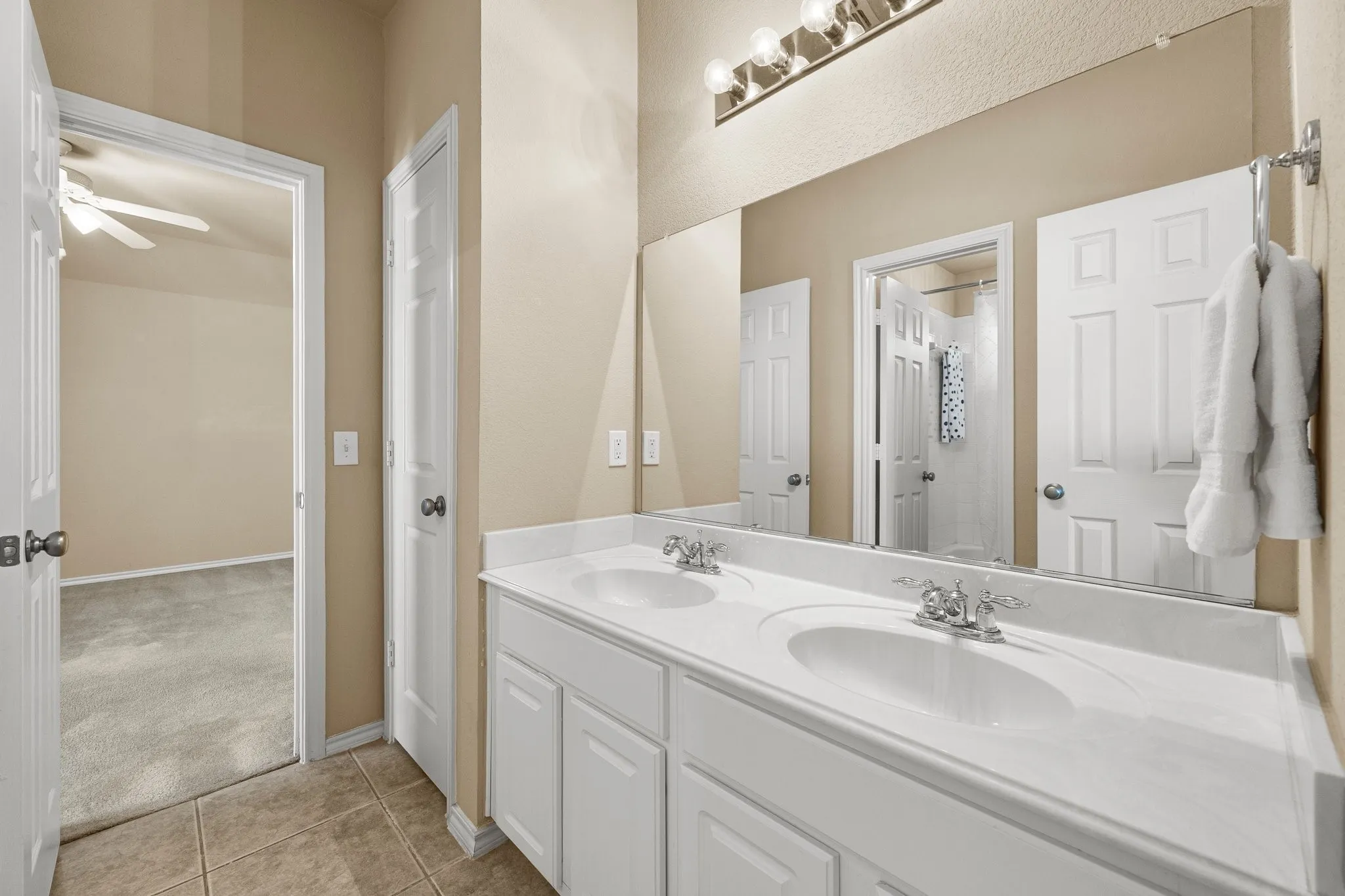 Single Family Residence For Sale in Denton County , 8492 Liverpool Lane, Frisco, Texas 75036, 4 Bedroom, 4 Bathroom, 2 Garage spaces, 3,263 Sqft, built in 2005, mls#21331727, Real Estate Agent in Frisco, Homes For Sale in Denton county, Homes For Sale in Frisco, Realtor in Frisco Texas, Real Estate Brokerage Independent Realty Texas, Luminita Cordes Realtor