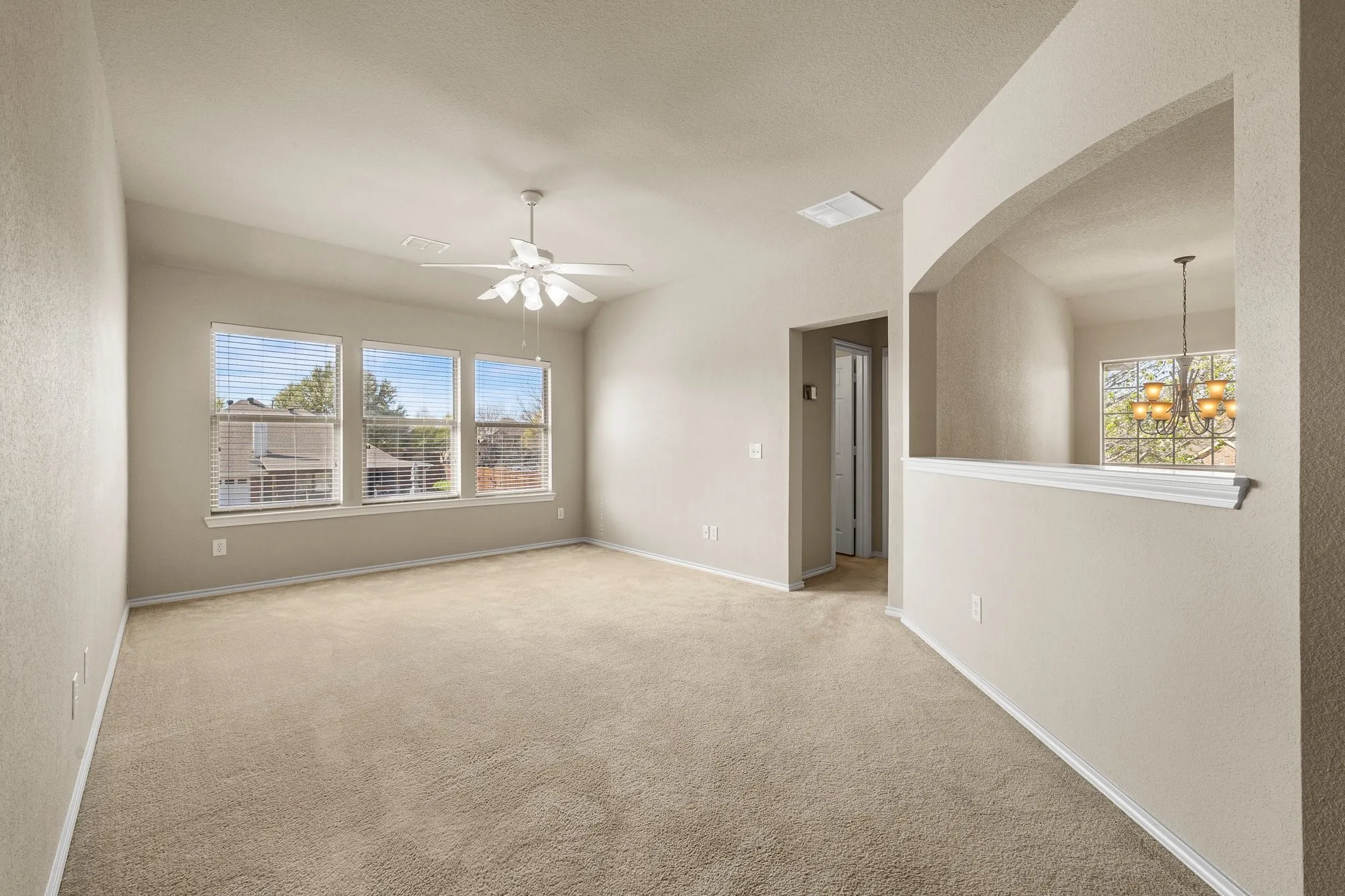 Single Family Residence For Sale in Denton County , 8492 Liverpool Lane, Frisco, Texas 75036, 4 Bedroom, 4 Bathroom, 2 Garage spaces, 3,263 Sqft, built in 2005, mls#21331727, Real Estate Agent in Frisco, Homes For Sale in Denton county, Homes For Sale in Frisco, Realtor in Frisco Texas, Real Estate Brokerage Independent Realty Texas, Luminita Cordes Realtor