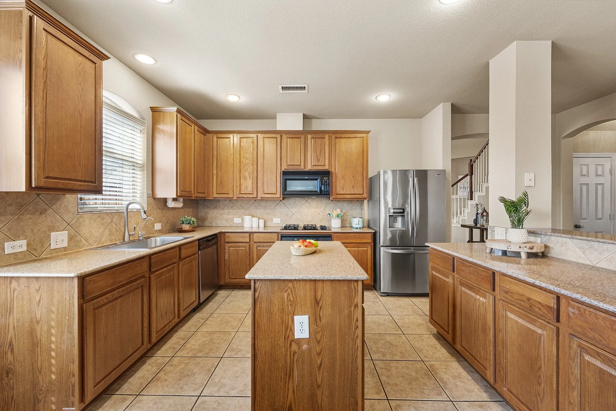 Single Family Residence For Sale in Denton County , 8492 Liverpool Lane, Frisco, Texas 75036, 4 Bedroom, 4 Bathroom, 2 Garage spaces, 3,263 Sqft, built in 2005, mls#21331727, Real Estate Agent in Frisco, Homes For Sale in Denton county, Homes For Sale in Frisco, Realtor in Frisco Texas, Real Estate Brokerage Independent Realty Texas, Luminita Cordes Realtor