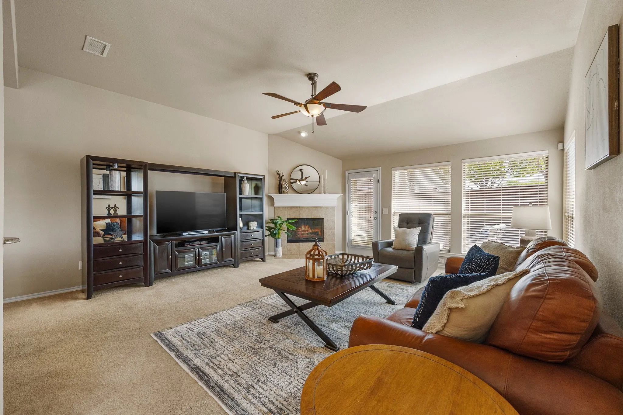 Single Family Residence For Sale in Denton County , 8492 Liverpool Lane, Frisco, Texas 75036, 4 Bedroom, 4 Bathroom, 2 Garage spaces, 3,263 Sqft, built in 2005, mls#21331727, Real Estate Agent in Frisco, Homes For Sale in Denton county, Homes For Sale in Frisco, Realtor in Frisco Texas, Real Estate Brokerage Independent Realty Texas, Luminita Cordes Realtor