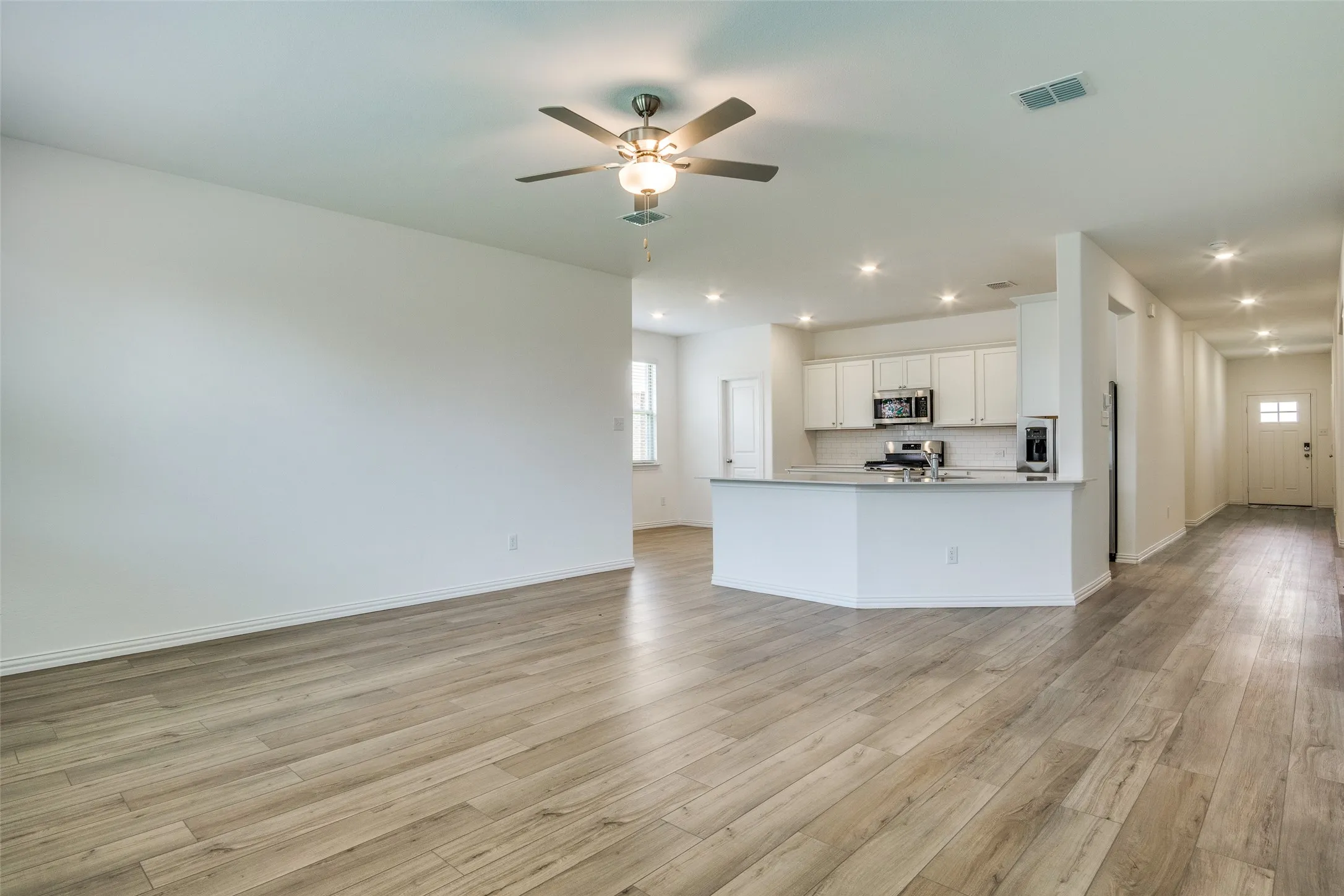 Single Family Residence For Rent in Tarrant County , 1228 Almond Road, Azle, Texas 76020, 4 Bedroom, 2 Bathroom, 2 Garage spaces, 1,996 Sqft, built in 2023, mls#21328391, Real Estate Agent in Azle, Homes For Rent in Tarrant county, Homes For Rent in Azle, Realtor in Azle Texas, Real Estate Brokerage Independent Realty Texas, Luminita Cordes Realtor