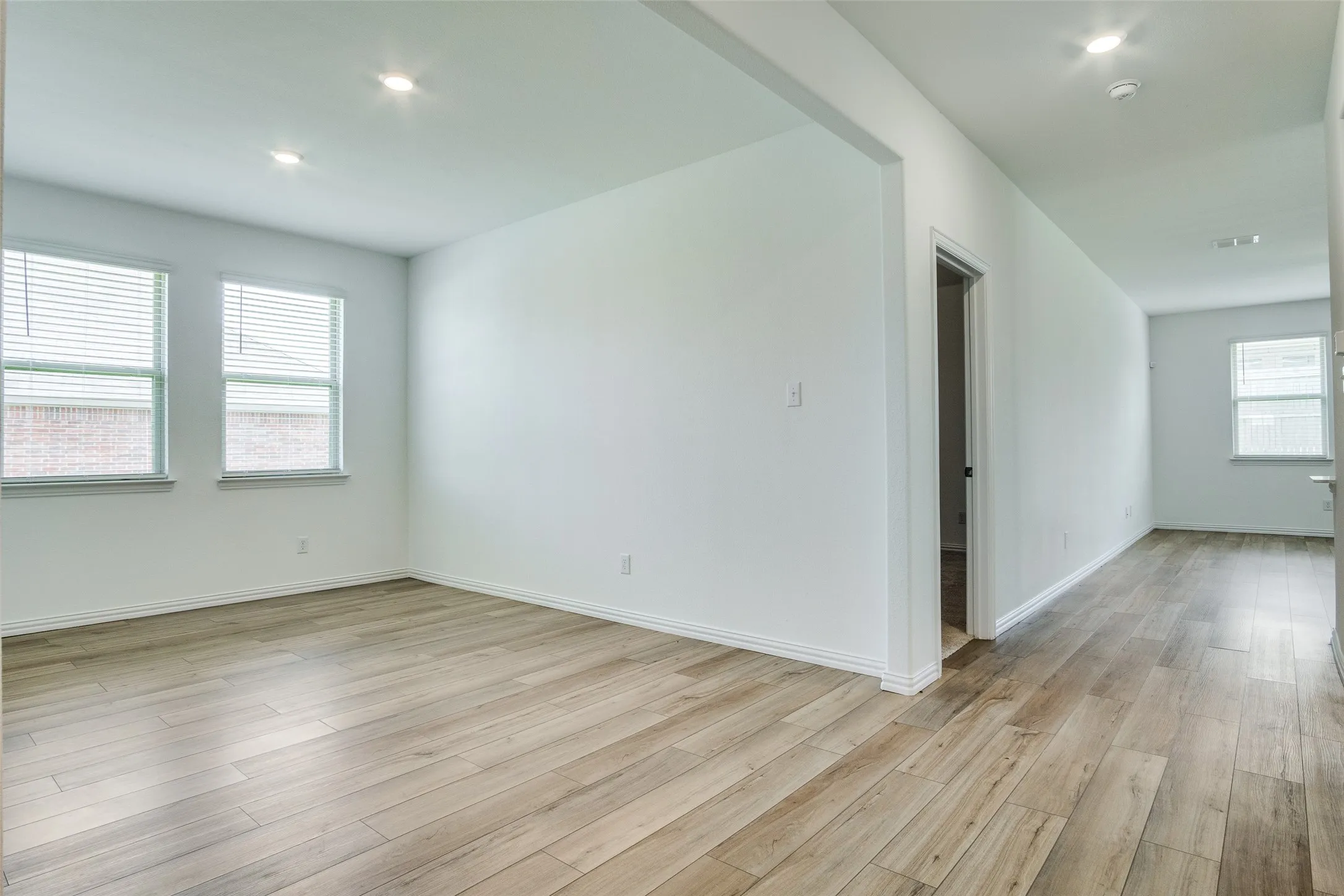 Single Family Residence For Rent in Tarrant County , 1228 Almond Road, Azle, Texas 76020, 4 Bedroom, 2 Bathroom, 2 Garage spaces, 1,996 Sqft, built in 2023, mls#21328391, Real Estate Agent in Azle, Homes For Rent in Tarrant county, Homes For Rent in Azle, Realtor in Azle Texas, Real Estate Brokerage Independent Realty Texas, Luminita Cordes Realtor
