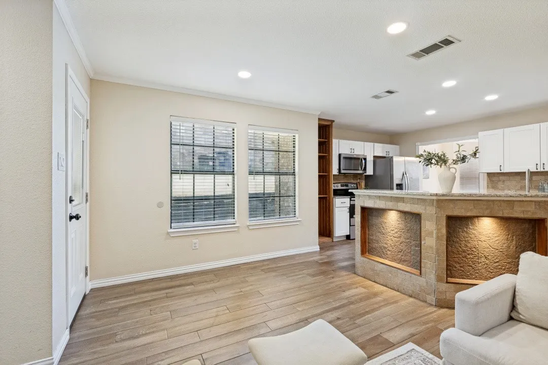 Single Family Residence For Sale in Tarrant County , 4220 Canyon Trail, Lake Worth, Texas 76135, 4 Bedroom, 3 Bathroom, 2 Garage spaces, 2,290 Sqft, built in 2005, mls#21328303, Real Estate Agent in Lake Worth, Homes For Sale in Tarrant county, Homes For Sale in Lake Worth, Realtor in Lake Worth Texas, Real Estate Brokerage Independent Realty Texas, Luminita Cordes Realtor
