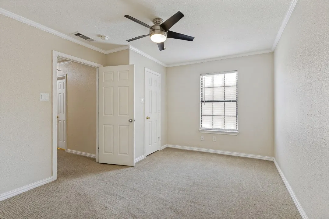 Single Family Residence For Sale in Tarrant County , 4220 Canyon Trail, Lake Worth, Texas 76135, 4 Bedroom, 3 Bathroom, 2 Garage spaces, 2,290 Sqft, built in 2005, mls#21328303, Real Estate Agent in Lake Worth, Homes For Sale in Tarrant county, Homes For Sale in Lake Worth, Realtor in Lake Worth Texas, Real Estate Brokerage Independent Realty Texas, Luminita Cordes Realtor