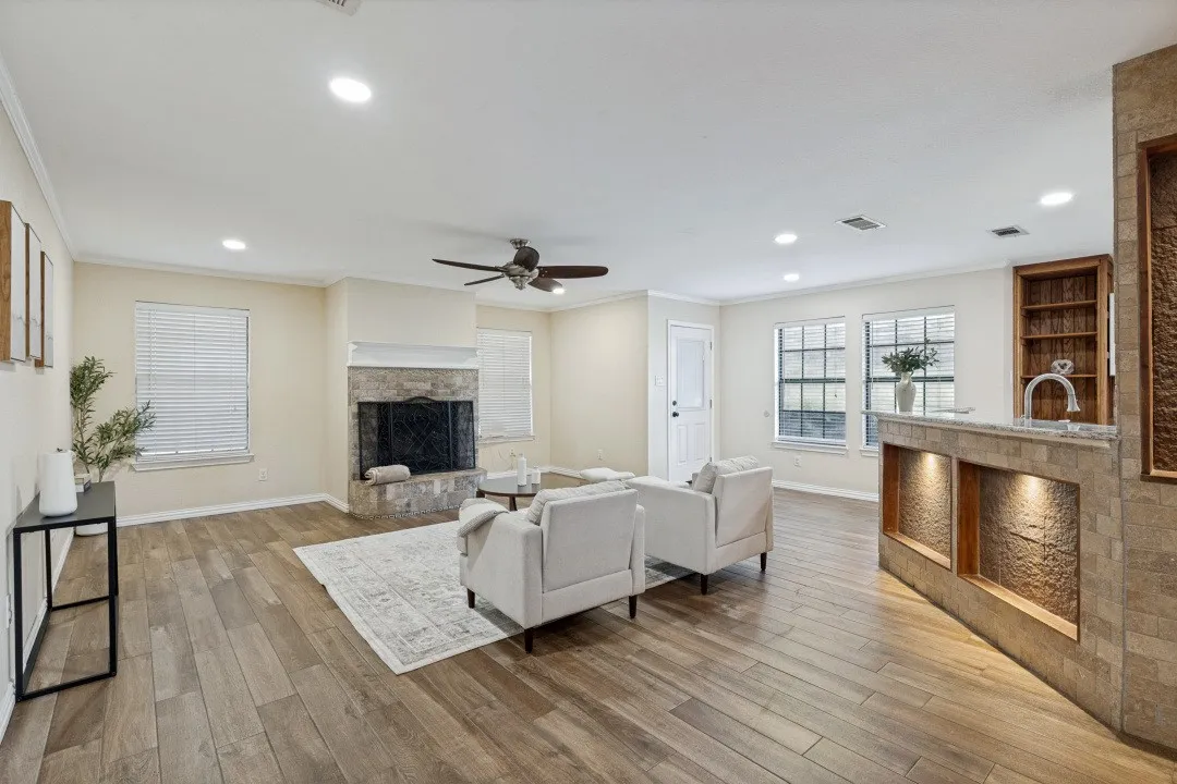 Single Family Residence For Sale in Tarrant County , 4220 Canyon Trail, Lake Worth, Texas 76135, 4 Bedroom, 3 Bathroom, 2 Garage spaces, 2,290 Sqft, built in 2005, mls#21328303, Real Estate Agent in Lake Worth, Homes For Sale in Tarrant county, Homes For Sale in Lake Worth, Realtor in Lake Worth Texas, Real Estate Brokerage Independent Realty Texas, Luminita Cordes Realtor
