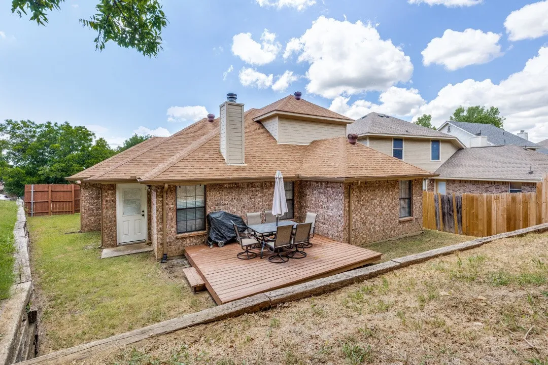 Single Family Residence For Sale in Tarrant County , 4220 Canyon Trail, Lake Worth, Texas 76135, 4 Bedroom, 3 Bathroom, 2 Garage spaces, 2,290 Sqft, built in 2005, mls#21328303, Real Estate Agent in Lake Worth, Homes For Sale in Tarrant county, Homes For Sale in Lake Worth, Realtor in Lake Worth Texas, Real Estate Brokerage Independent Realty Texas, Luminita Cordes Realtor