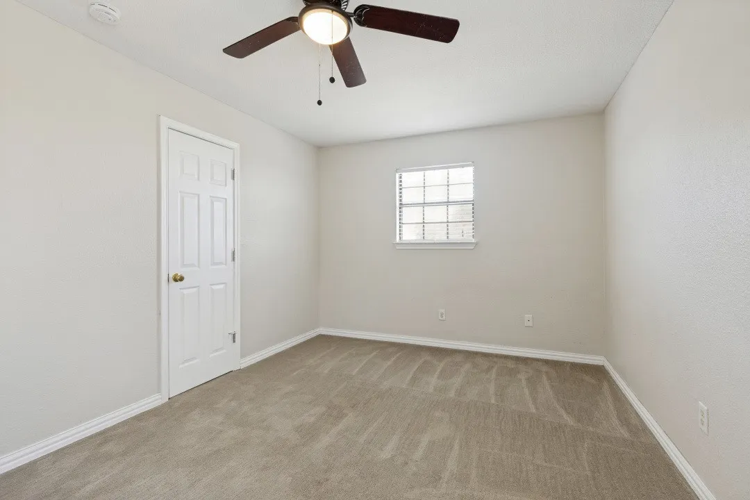 Single Family Residence For Sale in Tarrant County , 4220 Canyon Trail, Lake Worth, Texas 76135, 4 Bedroom, 3 Bathroom, 2 Garage spaces, 2,290 Sqft, built in 2005, mls#21328303, Real Estate Agent in Lake Worth, Homes For Sale in Tarrant county, Homes For Sale in Lake Worth, Realtor in Lake Worth Texas, Real Estate Brokerage Independent Realty Texas, Luminita Cordes Realtor