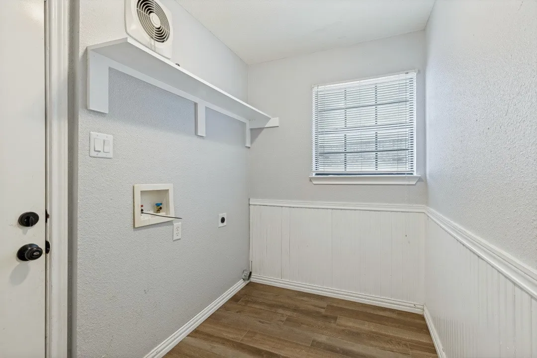 Single Family Residence For Sale in Tarrant County , 4220 Canyon Trail, Lake Worth, Texas 76135, 4 Bedroom, 3 Bathroom, 2 Garage spaces, 2,290 Sqft, built in 2005, mls#21328303, Real Estate Agent in Lake Worth, Homes For Sale in Tarrant county, Homes For Sale in Lake Worth, Realtor in Lake Worth Texas, Real Estate Brokerage Independent Realty Texas, Luminita Cordes Realtor