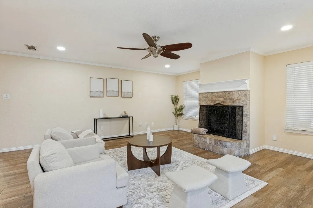 Single Family Residence For Sale in Tarrant County , 4220 Canyon Trail, Lake Worth, Texas 76135, 4 Bedroom, 3 Bathroom, 2 Garage spaces, 2,290 Sqft, built in 2005, mls#21328303, Real Estate Agent in Lake Worth, Homes For Sale in Tarrant county, Homes For Sale in Lake Worth, Realtor in Lake Worth Texas, Real Estate Brokerage Independent Realty Texas, Luminita Cordes Realtor