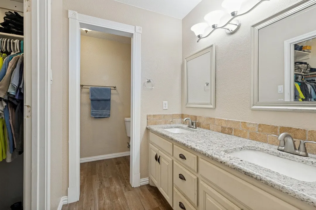 Single Family Residence For Sale in Tarrant County , 4220 Canyon Trail, Lake Worth, Texas 76135, 4 Bedroom, 3 Bathroom, 2 Garage spaces, 2,290 Sqft, built in 2005, mls#21328303, Real Estate Agent in Lake Worth, Homes For Sale in Tarrant county, Homes For Sale in Lake Worth, Realtor in Lake Worth Texas, Real Estate Brokerage Independent Realty Texas, Luminita Cordes Realtor