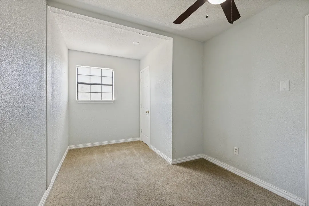 Single Family Residence For Sale in Tarrant County , 4220 Canyon Trail, Lake Worth, Texas 76135, 4 Bedroom, 3 Bathroom, 2 Garage spaces, 2,290 Sqft, built in 2005, mls#21328303, Real Estate Agent in Lake Worth, Homes For Sale in Tarrant county, Homes For Sale in Lake Worth, Realtor in Lake Worth Texas, Real Estate Brokerage Independent Realty Texas, Luminita Cordes Realtor
