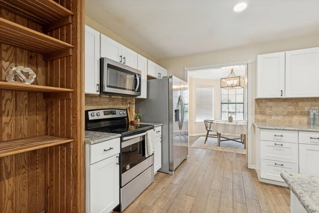 Single Family Residence For Sale in Tarrant County , 4220 Canyon Trail, Lake Worth, Texas 76135, 4 Bedroom, 3 Bathroom, 2 Garage spaces, 2,290 Sqft, built in 2005, mls#21328303, Real Estate Agent in Lake Worth, Homes For Sale in Tarrant county, Homes For Sale in Lake Worth, Realtor in Lake Worth Texas, Real Estate Brokerage Independent Realty Texas, Luminita Cordes Realtor