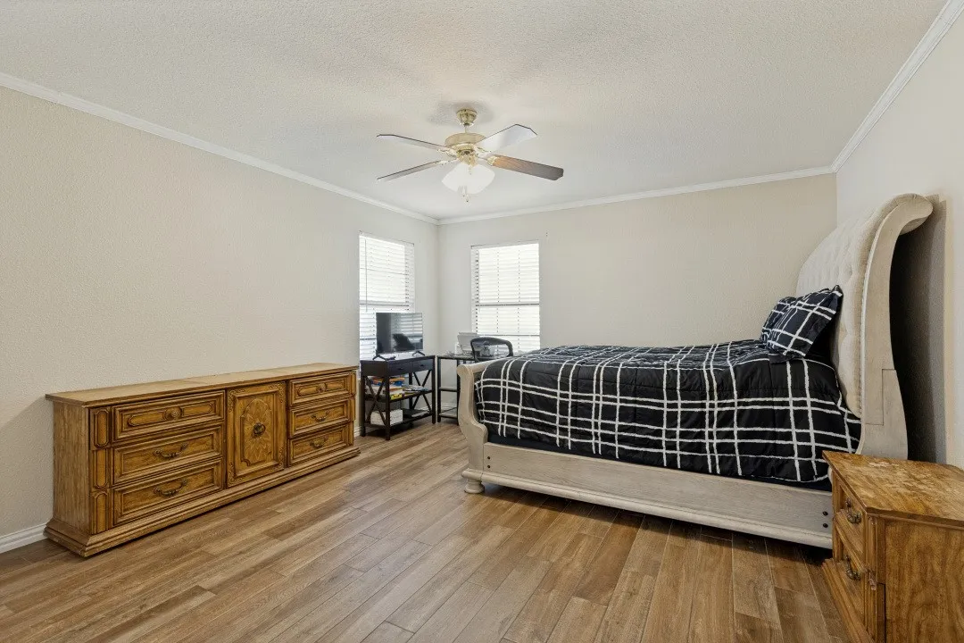 Single Family Residence For Sale in Tarrant County , 4220 Canyon Trail, Lake Worth, Texas 76135, 4 Bedroom, 3 Bathroom, 2 Garage spaces, 2,290 Sqft, built in 2005, mls#21328303, Real Estate Agent in Lake Worth, Homes For Sale in Tarrant county, Homes For Sale in Lake Worth, Realtor in Lake Worth Texas, Real Estate Brokerage Independent Realty Texas, Luminita Cordes Realtor