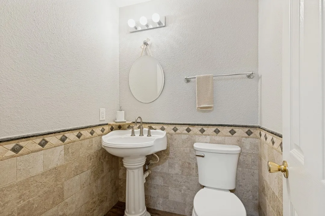 Single Family Residence For Sale in Tarrant County , 4220 Canyon Trail, Lake Worth, Texas 76135, 4 Bedroom, 3 Bathroom, 2 Garage spaces, 2,290 Sqft, built in 2005, mls#21328303, Real Estate Agent in Lake Worth, Homes For Sale in Tarrant county, Homes For Sale in Lake Worth, Realtor in Lake Worth Texas, Real Estate Brokerage Independent Realty Texas, Luminita Cordes Realtor