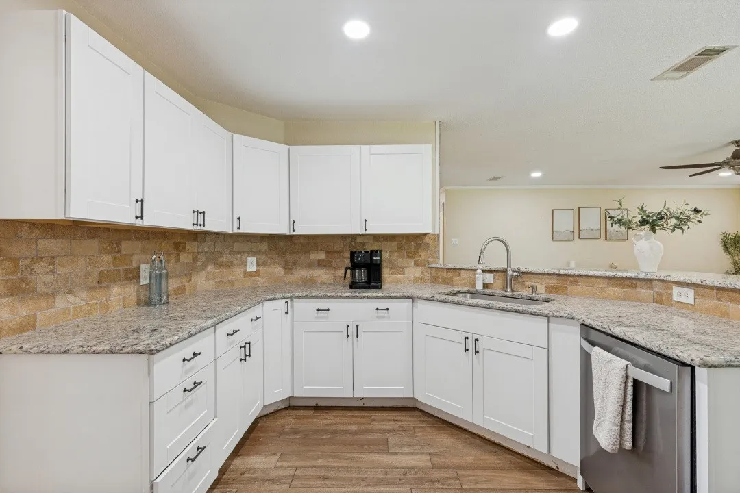 Single Family Residence For Sale in Tarrant County , 4220 Canyon Trail, Lake Worth, Texas 76135, 4 Bedroom, 3 Bathroom, 2 Garage spaces, 2,290 Sqft, built in 2005, mls#21328303, Real Estate Agent in Lake Worth, Homes For Sale in Tarrant county, Homes For Sale in Lake Worth, Realtor in Lake Worth Texas, Real Estate Brokerage Independent Realty Texas, Luminita Cordes Realtor