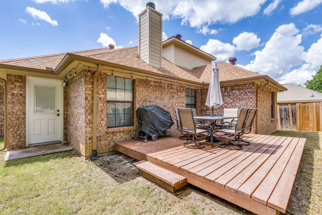 Single Family Residence For Sale in Tarrant County , 4220 Canyon Trail, Lake Worth, Texas 76135, 4 Bedroom, 3 Bathroom, 2 Garage spaces, 2,290 Sqft, built in 2005, mls#21328303, Real Estate Agent in Lake Worth, Homes For Sale in Tarrant county, Homes For Sale in Lake Worth, Realtor in Lake Worth Texas, Real Estate Brokerage Independent Realty Texas, Luminita Cordes Realtor