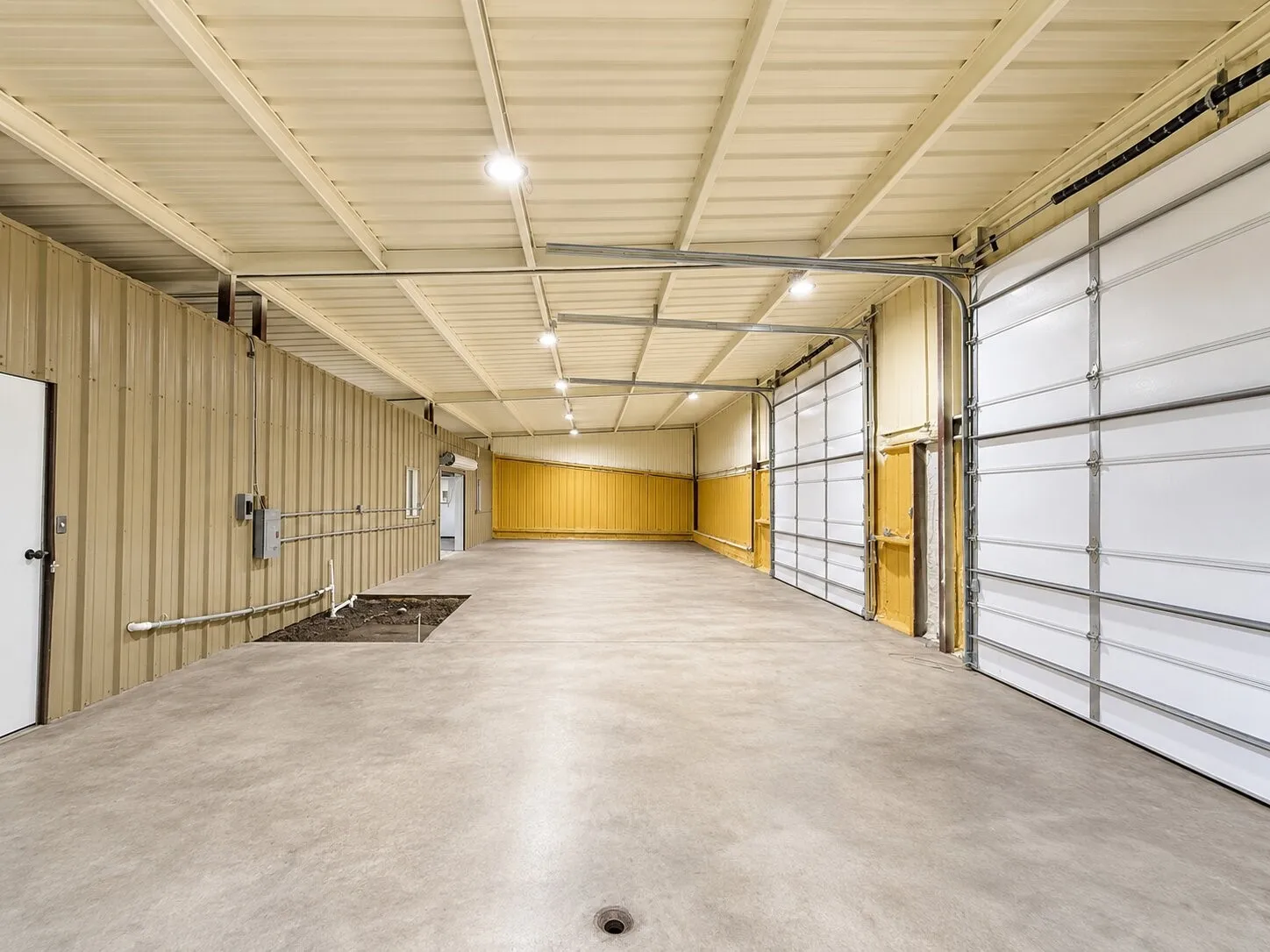 Industrial For Rent in Grayson County , 4109 Parkdale Lane, Denison, Texas 75020, 0, 0, Garage spaces, 0 Sqft, built in 1998, Price $3,000, mls#21330712, Real Estate Agent in Denison, Homes For Rent in Grayson county, Homes For Rent in Denison, Realtor in Denison Texas, Real Estate Brokerage Independent Realty Texas, Luminita Cordes Realtor