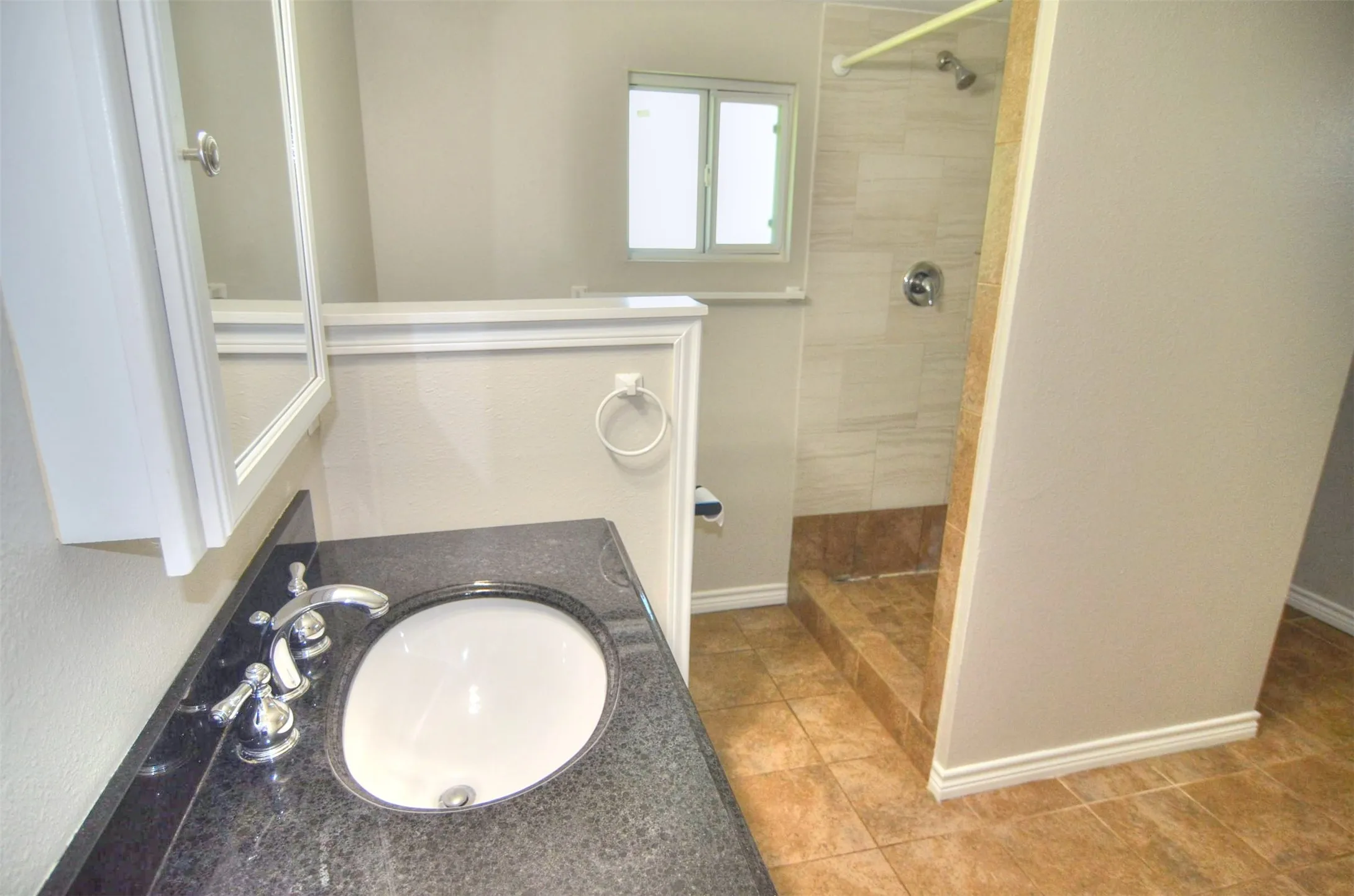 Single Family Residence For Rent in Dallas County , 11015 Visalia Drive, Dallas, Texas 75228, 3 Bedroom, 2 Bathroom, Garage spaces, 1,417 Sqft, built in 1953, mls#21331747, Real Estate Agent in Dallas, Homes For Rent in Dallas county, Homes For Rent in Dallas, Realtor in Dallas Texas, Real Estate Brokerage Independent Realty Texas, Luminita Cordes Realtor