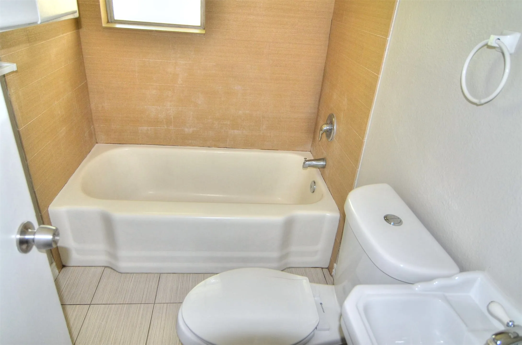 Single Family Residence For Rent in Dallas County , 11015 Visalia Drive, Dallas, Texas 75228, 3 Bedroom, 2 Bathroom, Garage spaces, 1,417 Sqft, built in 1953, mls#21331747, Real Estate Agent in Dallas, Homes For Rent in Dallas county, Homes For Rent in Dallas, Realtor in Dallas Texas, Real Estate Brokerage Independent Realty Texas, Luminita Cordes Realtor