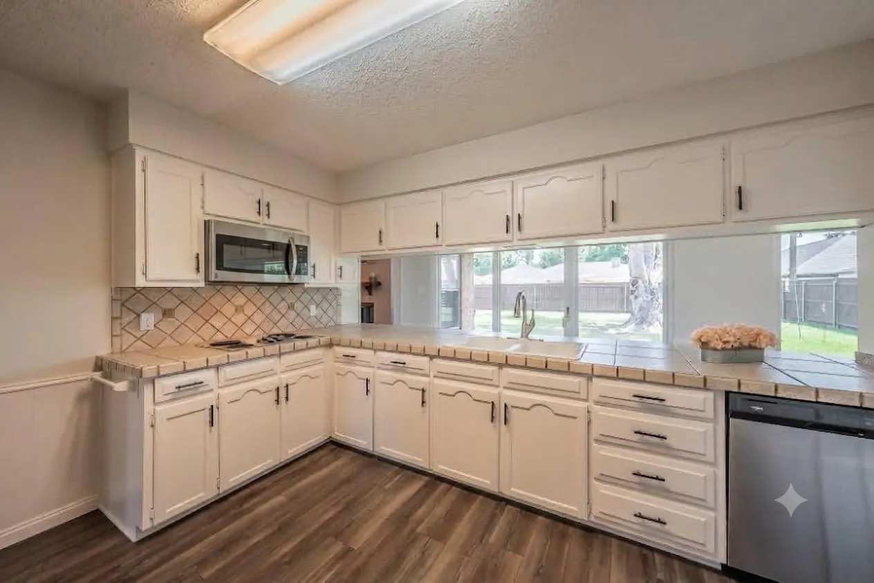 Single Family Residence For Rent in Tarrant County , 1100 Purdue Drive, Arlington, Texas 76012, 3 Bedroom, 2 Bathroom, 2 Garage spaces, 1,859 Sqft, built in 1977, mls#21326529, Real Estate Agent in Arlington, Homes For Rent in Tarrant county, Homes For Rent in Arlington, Realtor in Arlington Texas, Real Estate Brokerage Independent Realty Texas, Luminita Cordes Realtor
