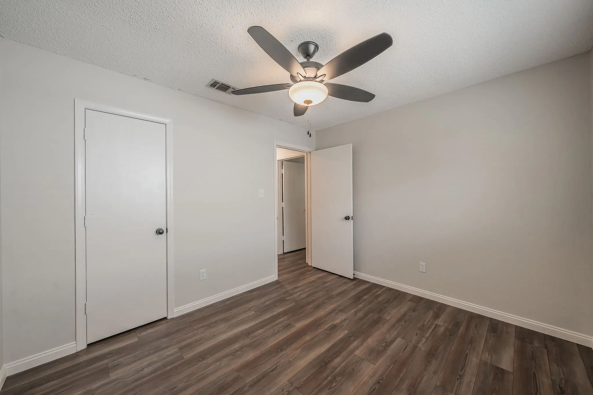 Single Family Residence For Rent in Tarrant County , 1100 Purdue Drive, Arlington, Texas 76012, 3 Bedroom, 2 Bathroom, 2 Garage spaces, 1,859 Sqft, built in 1977, mls#21326529, Real Estate Agent in Arlington, Homes For Rent in Tarrant county, Homes For Rent in Arlington, Realtor in Arlington Texas, Real Estate Brokerage Independent Realty Texas, Luminita Cordes Realtor