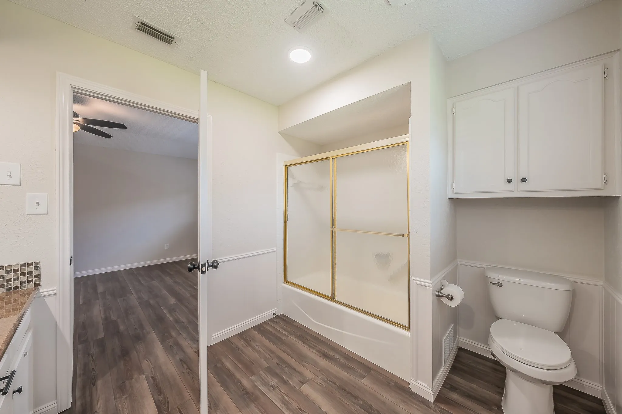 Single Family Residence For Rent in Tarrant County , 1100 Purdue Drive, Arlington, Texas 76012, 3 Bedroom, 2 Bathroom, 2 Garage spaces, 1,859 Sqft, built in 1977, mls#21326529, Real Estate Agent in Arlington, Homes For Rent in Tarrant county, Homes For Rent in Arlington, Realtor in Arlington Texas, Real Estate Brokerage Independent Realty Texas, Luminita Cordes Realtor