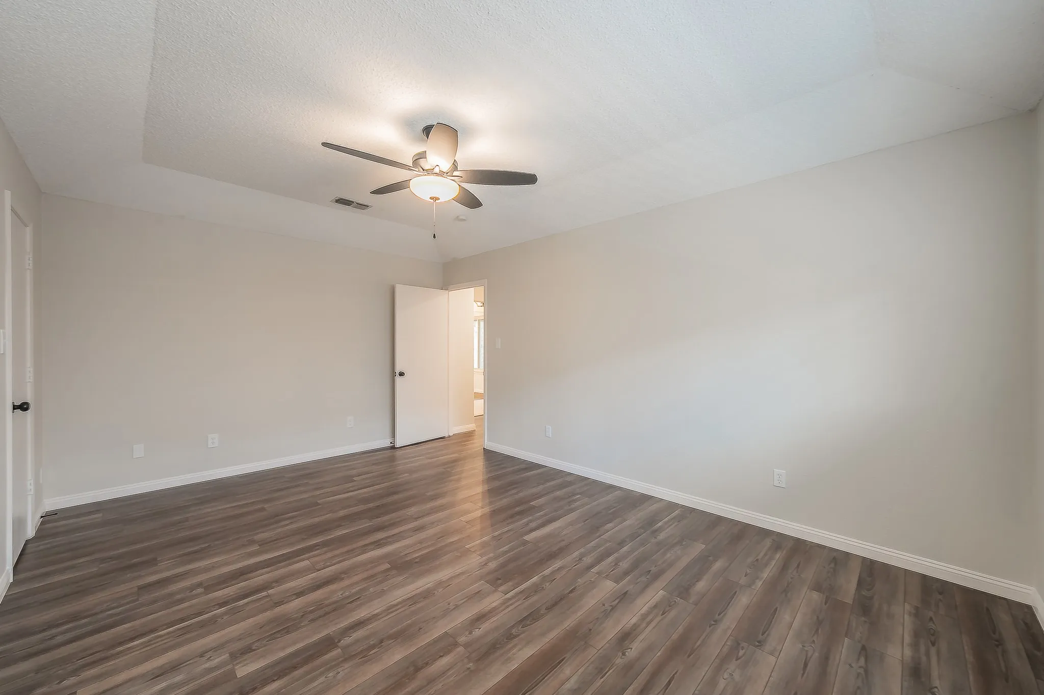 Single Family Residence For Rent in Tarrant County , 1100 Purdue Drive, Arlington, Texas 76012, 3 Bedroom, 2 Bathroom, 2 Garage spaces, 1,859 Sqft, built in 1977, mls#21326529, Real Estate Agent in Arlington, Homes For Rent in Tarrant county, Homes For Rent in Arlington, Realtor in Arlington Texas, Real Estate Brokerage Independent Realty Texas, Luminita Cordes Realtor