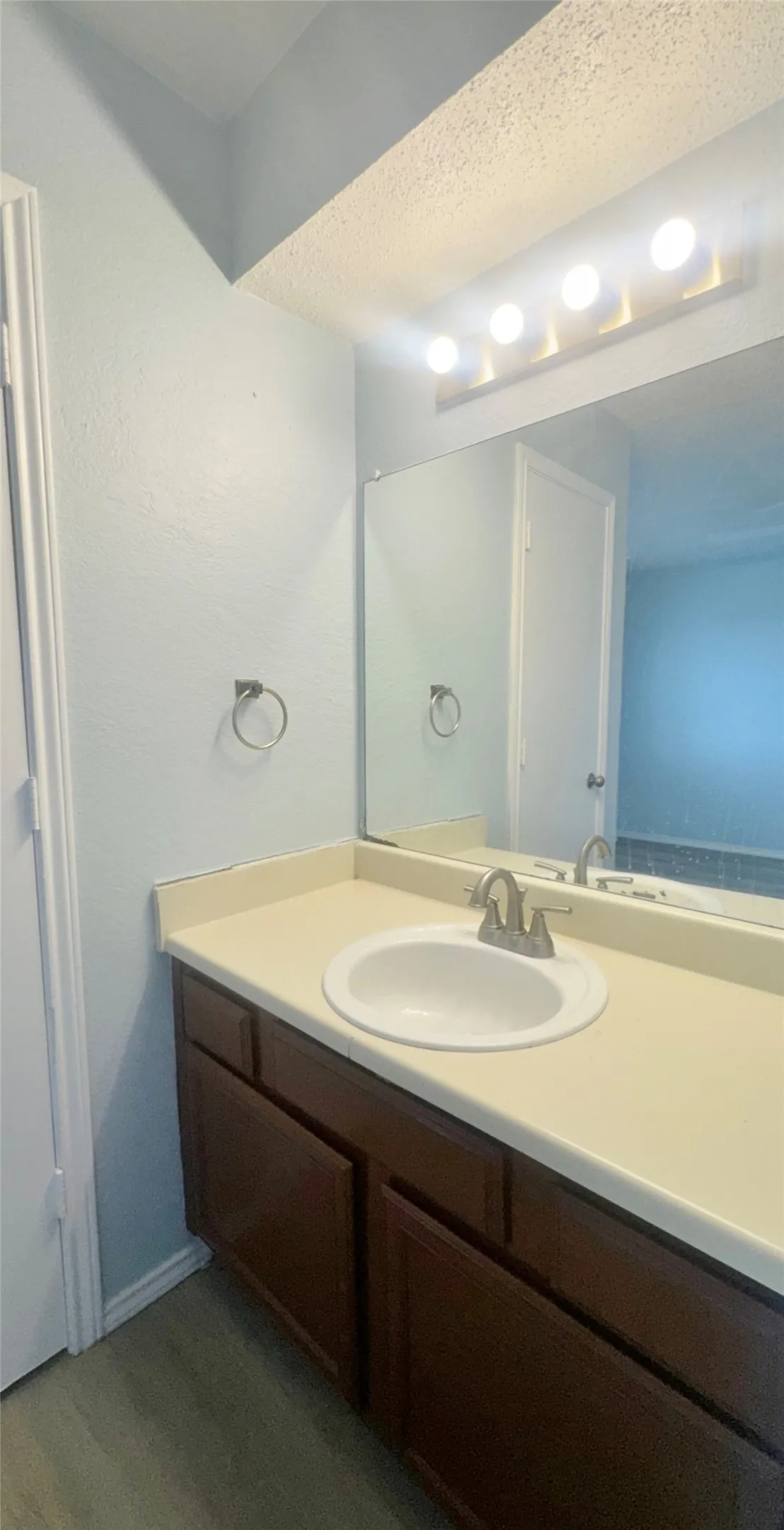 Apartment For Rent in Dallas County , 2817 Wimbledon Court A, Garland, Texas 75041, 2 Bedroom, 2 Bathroom, Garage spaces, 1,040 Sqft, built in 1986, mls#21331756, Real Estate Agent in Garland, Homes For Rent in Dallas county, Homes For Rent in Garland, Realtor in Garland Texas, Real Estate Brokerage Independent Realty Texas, Luminita Cordes Realtor