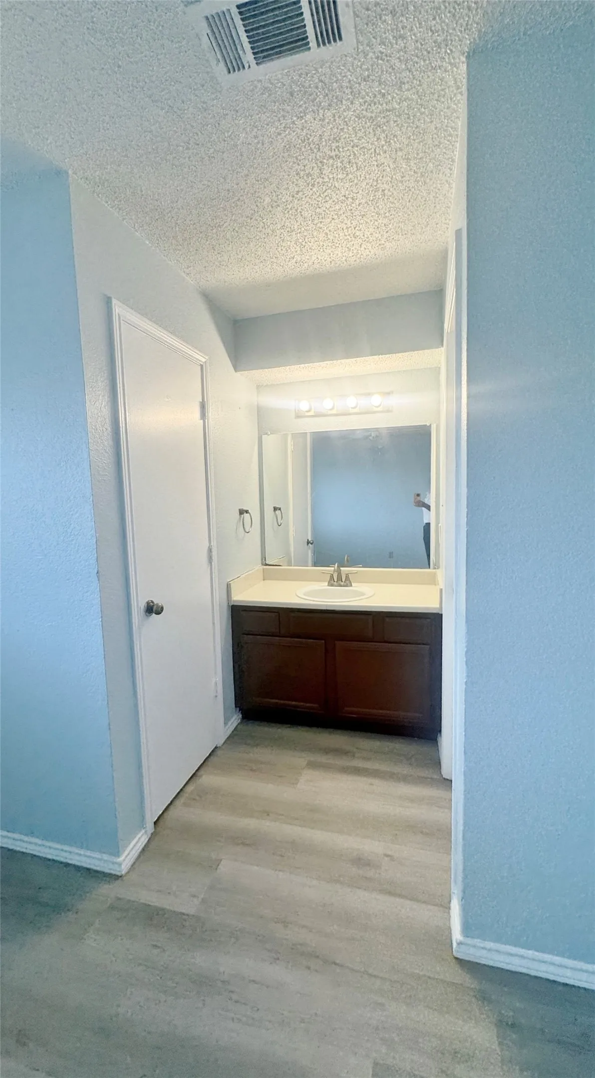 Apartment For Rent in Dallas County , 2817 Wimbledon Court A, Garland, Texas 75041, 2 Bedroom, 2 Bathroom, Garage spaces, 1,040 Sqft, built in 1986, mls#21331756, Real Estate Agent in Garland, Homes For Rent in Dallas county, Homes For Rent in Garland, Realtor in Garland Texas, Real Estate Brokerage Independent Realty Texas, Luminita Cordes Realtor
