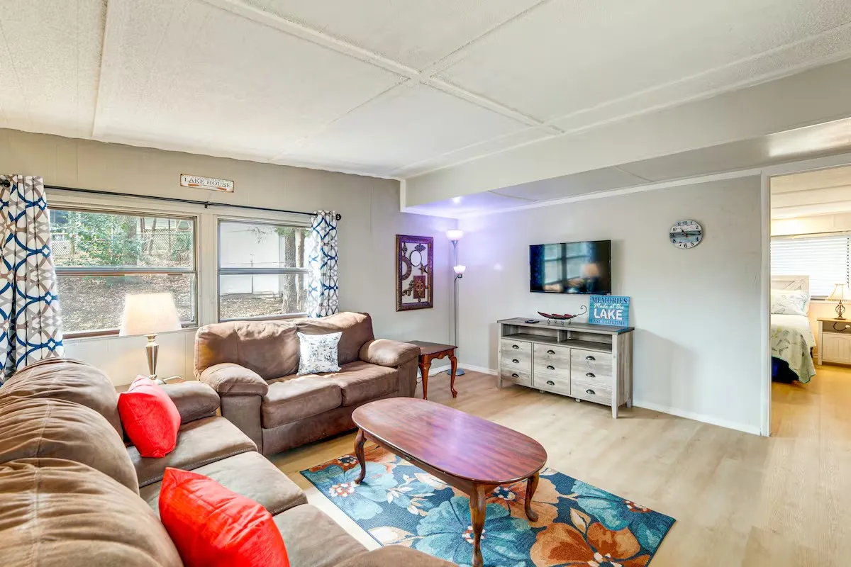 Mobile Home For Sale in Henderson County , 101 Crocker Drive, Malakoff, Texas 75148, 2 Bedroom, 2 Bathroom, Garage spaces, 980 Sqft, built in 0, mls#21331719, Real Estate Agent in Malakoff, Homes For Sale in Henderson county, Homes For Sale in Malakoff, Realtor in Malakoff Texas, Real Estate Brokerage Independent Realty Texas, Luminita Cordes Realtor