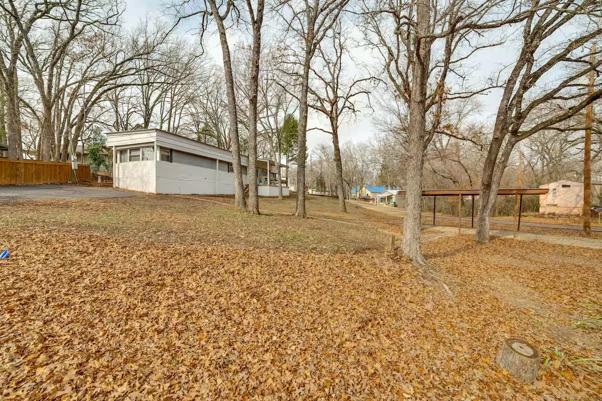 Mobile Home For Sale in Henderson County , 101 Crocker Drive, Malakoff, Texas 75148, 2 Bedroom, 2 Bathroom, Garage spaces, 980 Sqft, built in 0, mls#21331719, Real Estate Agent in Malakoff, Homes For Sale in Henderson county, Homes For Sale in Malakoff, Realtor in Malakoff Texas, Real Estate Brokerage Independent Realty Texas, Luminita Cordes Realtor