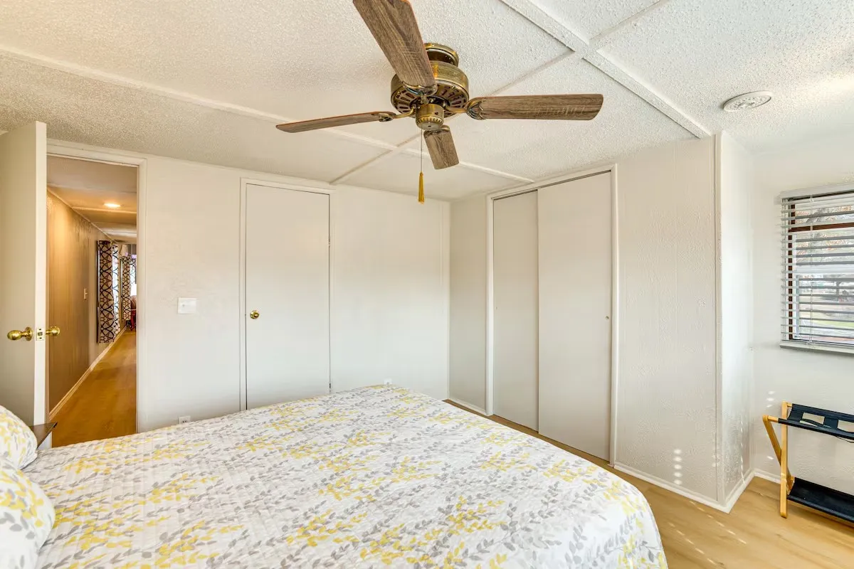 Mobile Home For Sale in Henderson County , 101 Crocker Drive, Malakoff, Texas 75148, 2 Bedroom, 2 Bathroom, Garage spaces, 980 Sqft, built in 0, mls#21331719, Real Estate Agent in Malakoff, Homes For Sale in Henderson county, Homes For Sale in Malakoff, Realtor in Malakoff Texas, Real Estate Brokerage Independent Realty Texas, Luminita Cordes Realtor