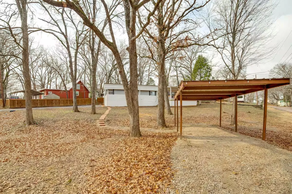 Mobile Home For Sale in Henderson County , 101 Crocker Drive, Malakoff, Texas 75148, 2 Bedroom, 2 Bathroom, Garage spaces, 980 Sqft, built in 0, mls#21331719, Real Estate Agent in Malakoff, Homes For Sale in Henderson county, Homes For Sale in Malakoff, Realtor in Malakoff Texas, Real Estate Brokerage Independent Realty Texas, Luminita Cordes Realtor