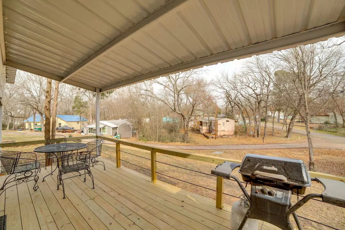 Mobile Home For Sale in Henderson County , 101 Crocker Drive, Malakoff, Texas 75148, 2 Bedroom, 2 Bathroom, Garage spaces, 980 Sqft, built in 0, mls#21331719, Real Estate Agent in Malakoff, Homes For Sale in Henderson county, Homes For Sale in Malakoff, Realtor in Malakoff Texas, Real Estate Brokerage Independent Realty Texas, Luminita Cordes Realtor